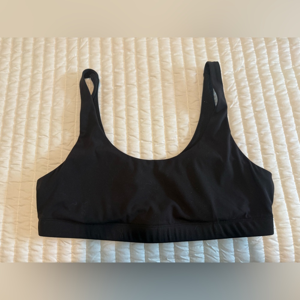 Vuori sports bra